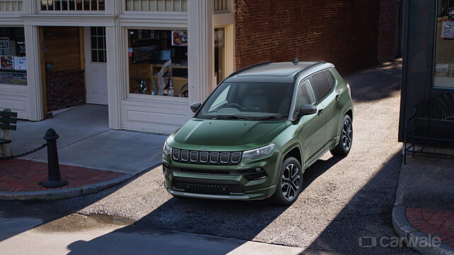 Jeep Compass avant gauche trois quarts