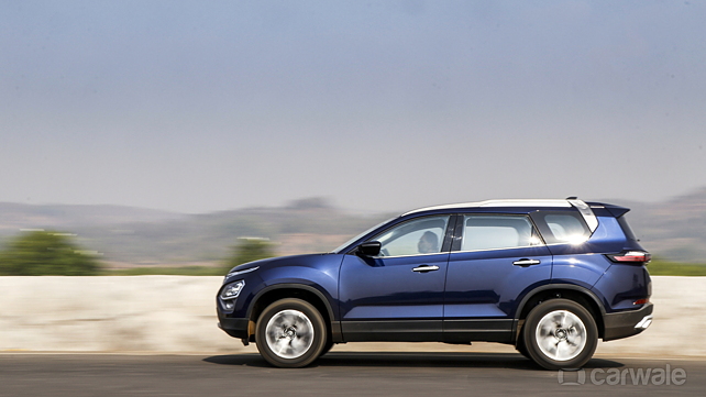 Vue latérale gauche de Tata Safari Vue latérale gauche