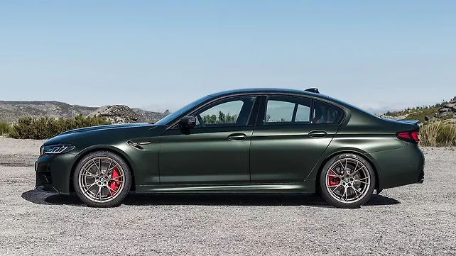 Vue latérale gauche de la BMW M5 Vue latérale gauche de la BMW M5