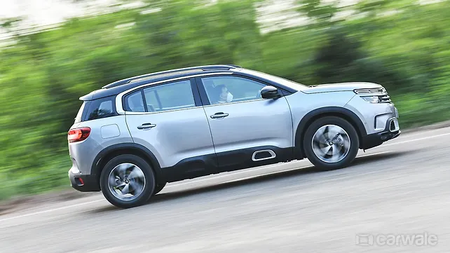 Citroen C5 Aircross vue du côté droit Citroen C5 Aircross vue du côté droit