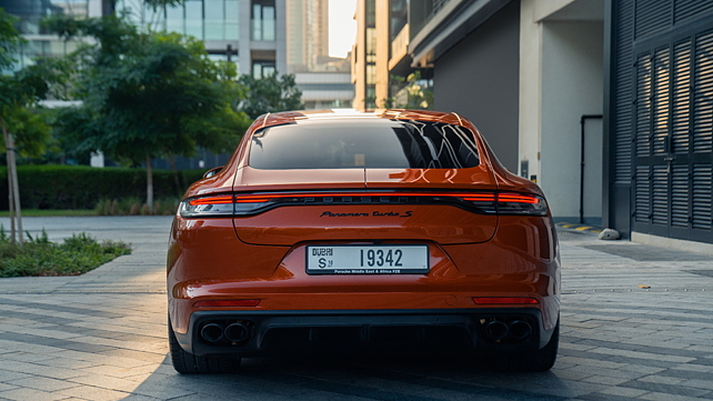 Vue arrière de la Porsche Panamera