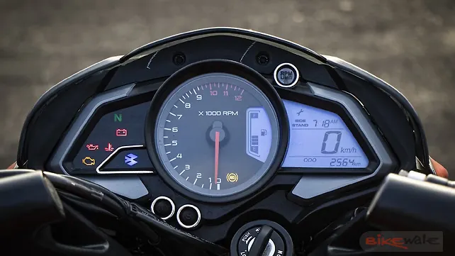 Bajaj Pulsar NS200 Instrument Cluster Bajaj Pulsar NS200 Instrument Cluster