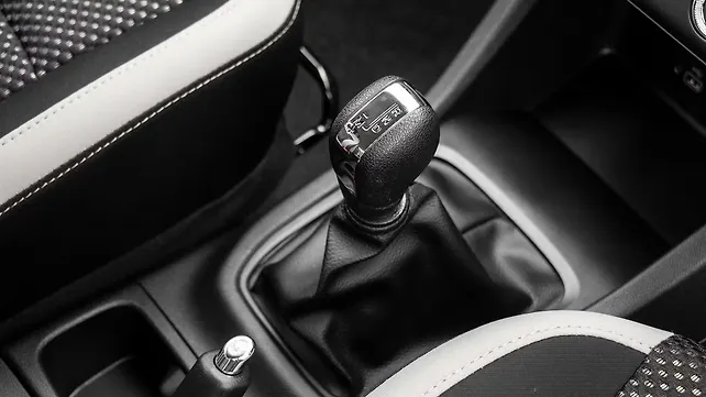 Renault Triber Gear Shifter/Gear Shifter Stalk Renault Triber Gear Shifter/Gear Shifter Stalk