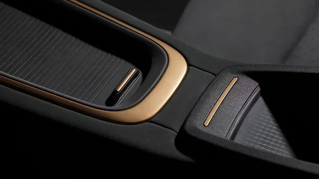 Center Console/Centre Console Storage Center Console/Centre Console Storage