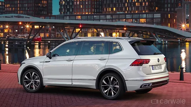 Volkswagen Tiguan AllSpace Right Rear Three Quarter Volkswagen Tiguan AllSpace Right Rear Three Quarter