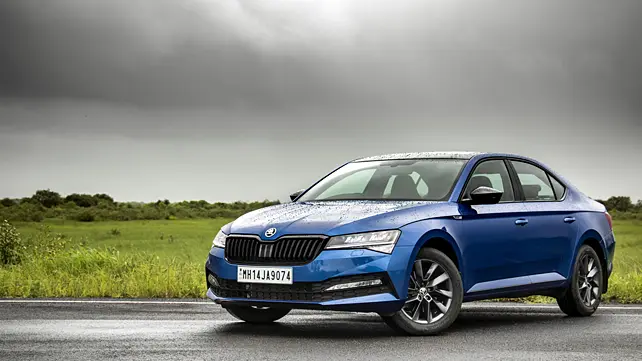 Skoda Superb Left Front Three Quarter