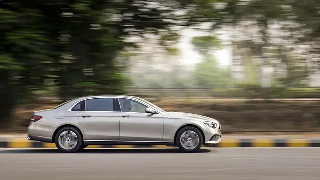 Mercedes-Benz E-Class Right Side View Mercedes-Benz E-Class Right Side View