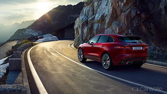 Jaguar F-Pace Левый задний на три четверти Jaguar F-Pace, задняя левая на три четверти