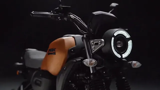 Yamaha FZ X vs Yamaha XSR 155 Yamaha FZ X vs Yamaha XSR 155