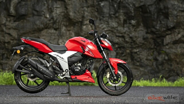 Tvs Apache Rtr 160 4v Available With No Cost Emi Offer Bikewale