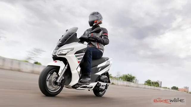 Aprilia SXR 125 action Aprilia SXR 125 action