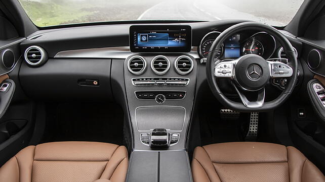 How to Control the Multimedia System in the Mercedes-Benz C-Class