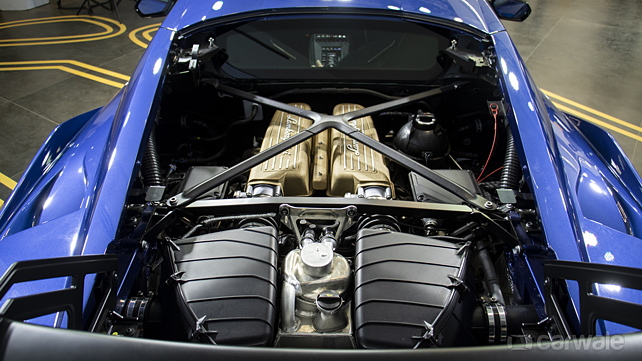 Снимок двигателя Lamborghini Huracan STO