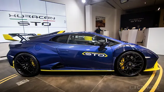 Lamborghini Huracan STO View from the right Lamborghini Huracan STO View from the right