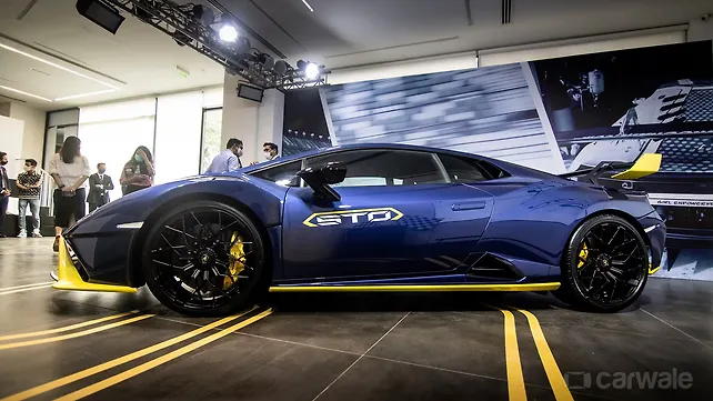Lamborghini Huracan STO View from the right Lamborghini Huracan STO View from the right