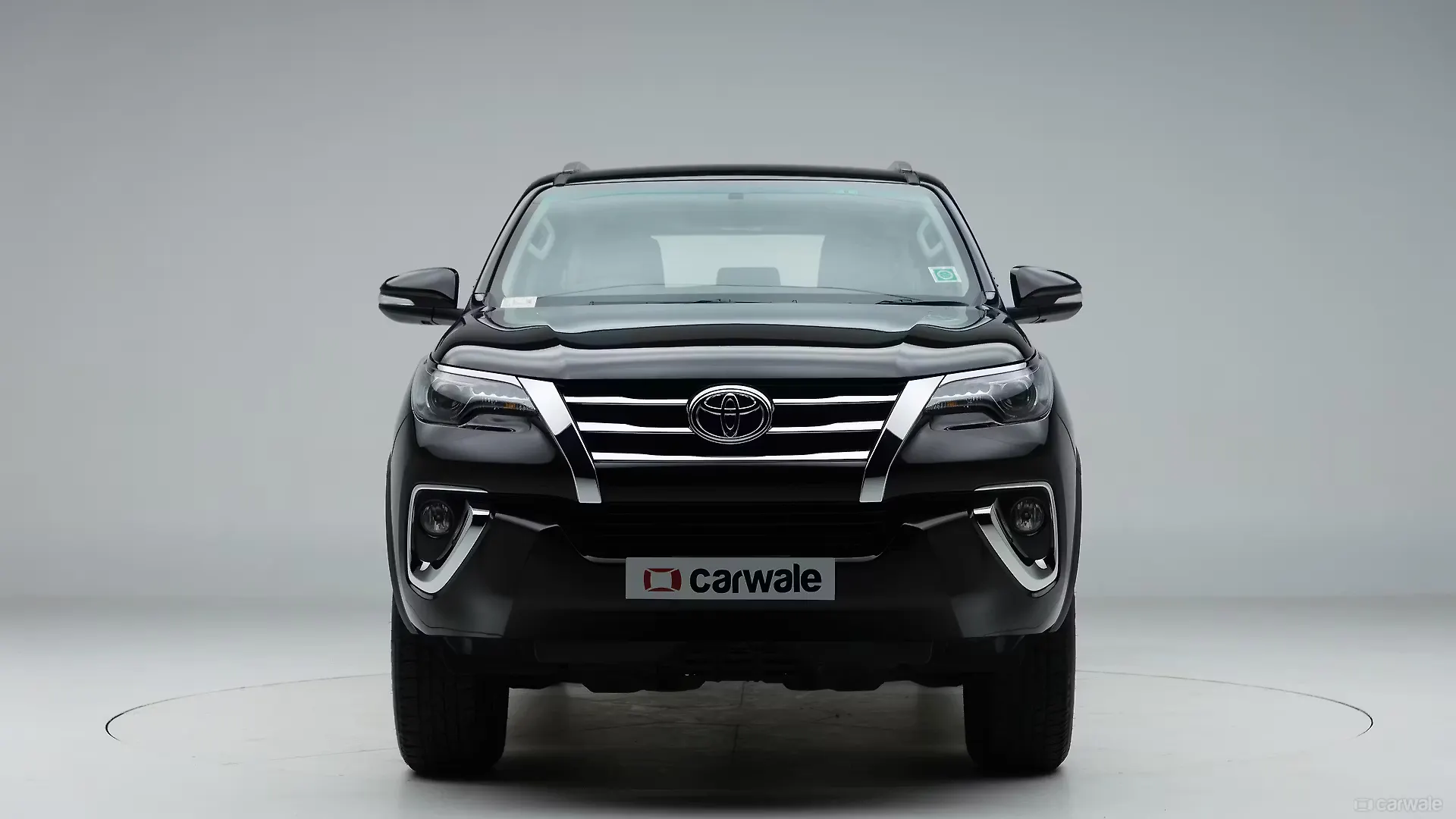 Toyota Fortuner Photo, Front view Image - CarWale