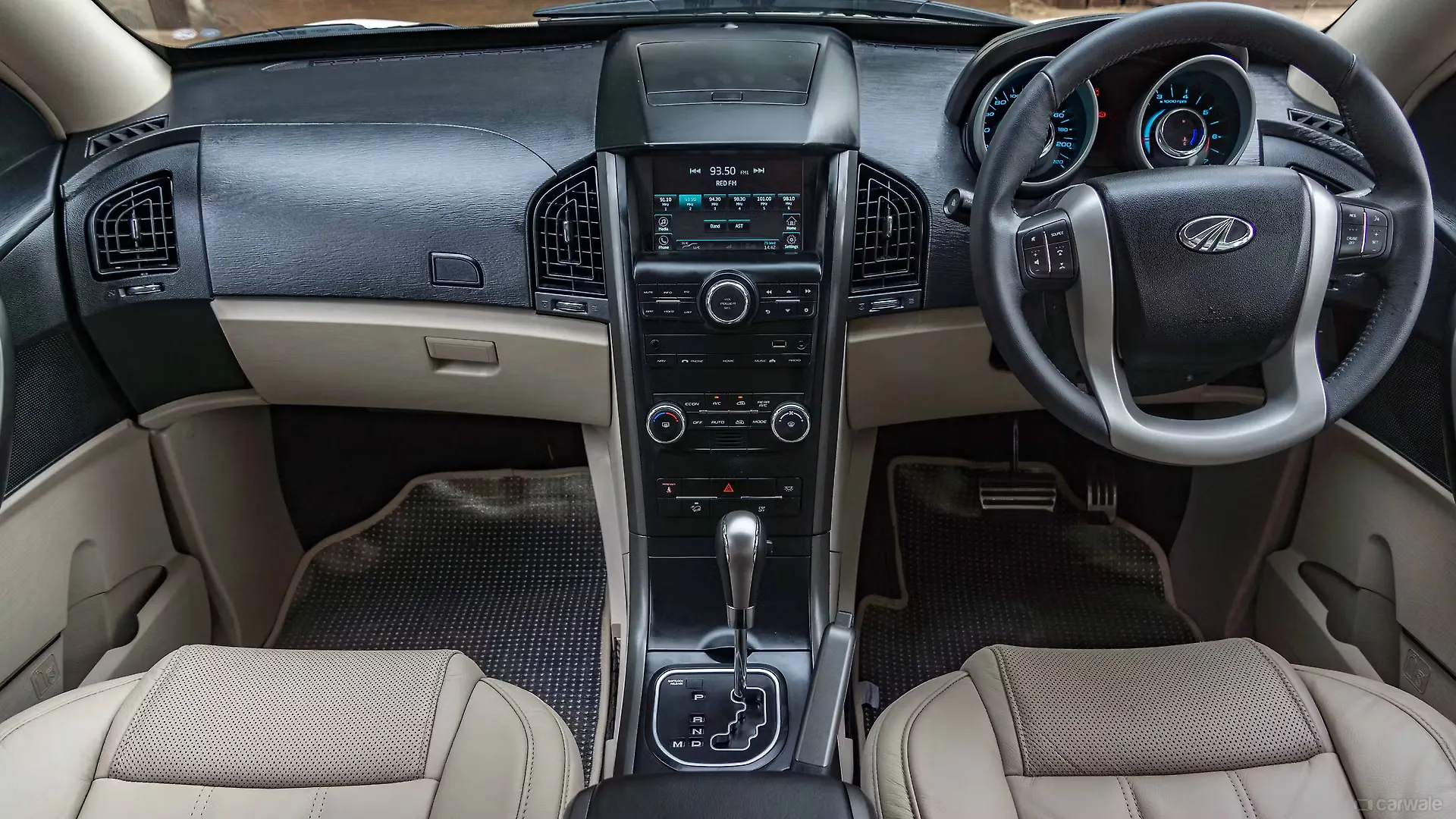 XUV500 [20152018] Interior Image, XUV500 [20152018] Photos in India