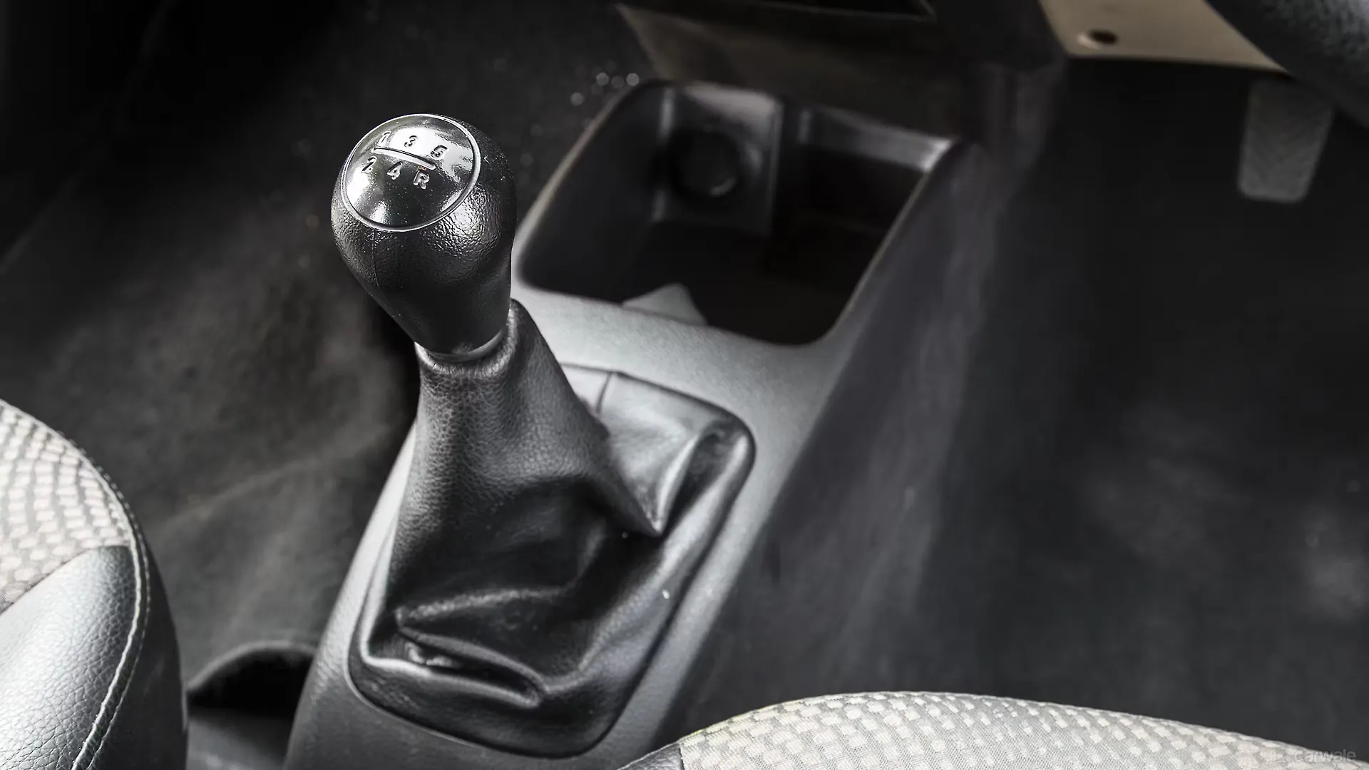 Eon [20112019] GearLever Image, Eon [20112019] Photos in India CarWale