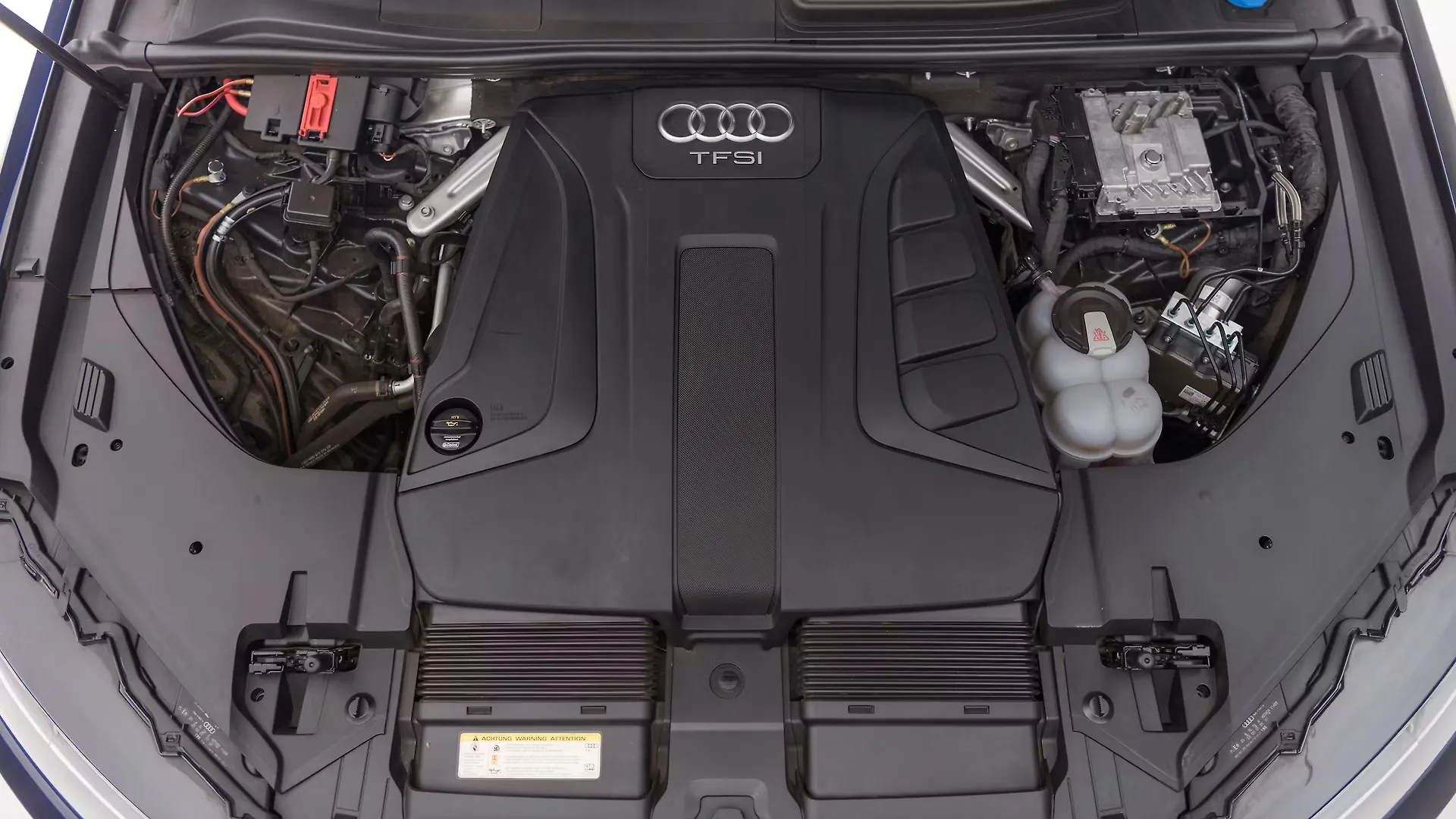 Q7 Engine Bay Image, Q7 Photos in India CarWale