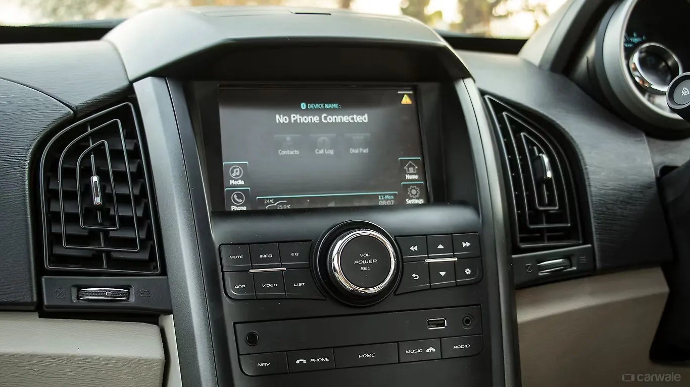 XUV500 [20152018] Music System Image, XUV500 [20152018] Photos in