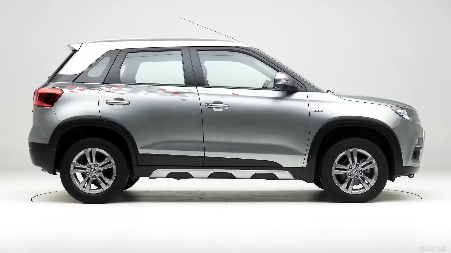 Vitara Brezza [20162020] Right Side Image, Vitara Brezza [20162020] Photos in India CarWale