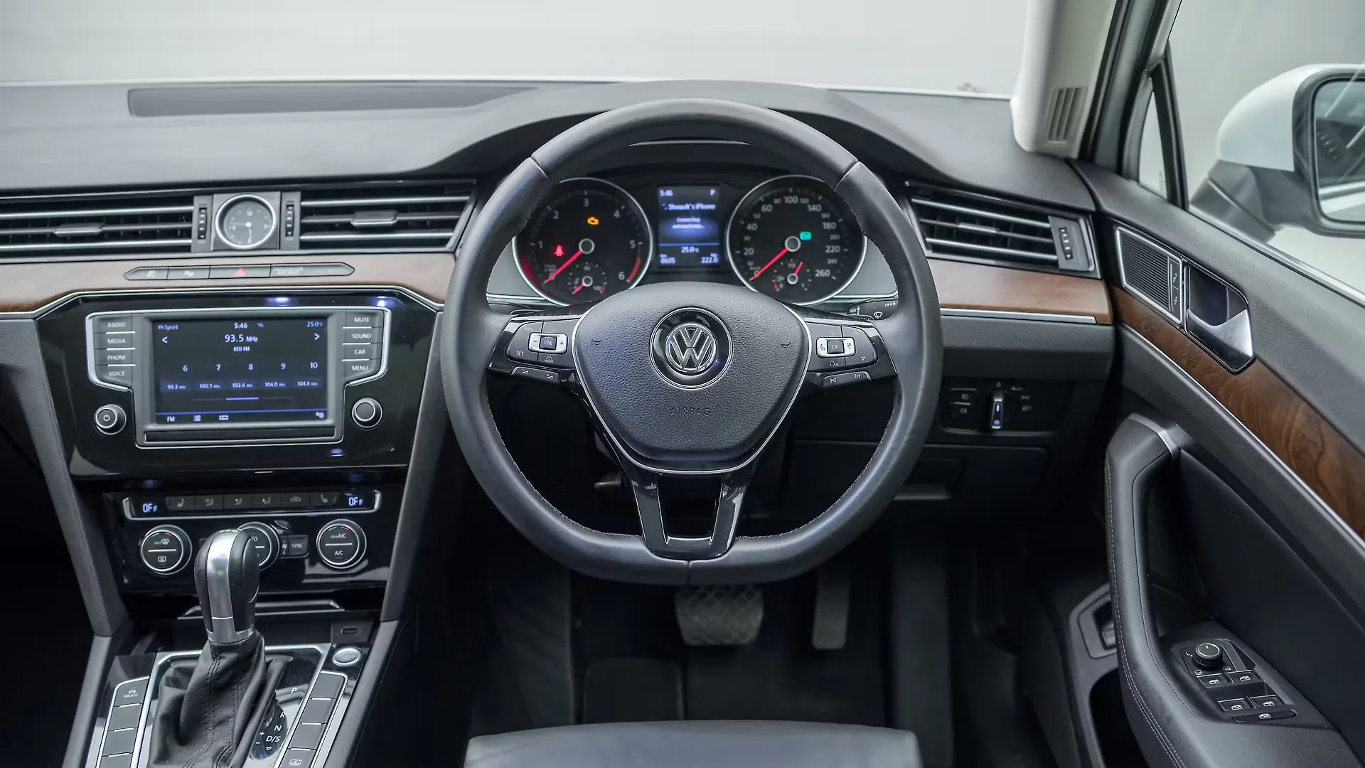 Passat Steering Wheel Image, Passat Photos in India CarWale