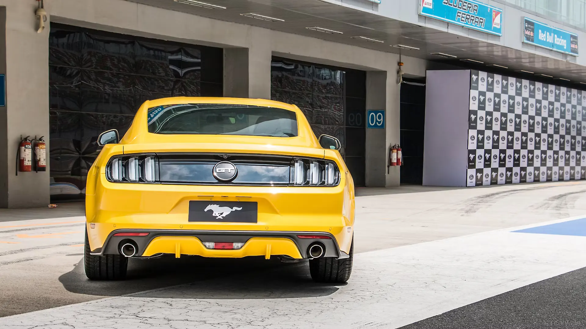 Mustang Rear View Image, Mustang Photos in India - CarWale