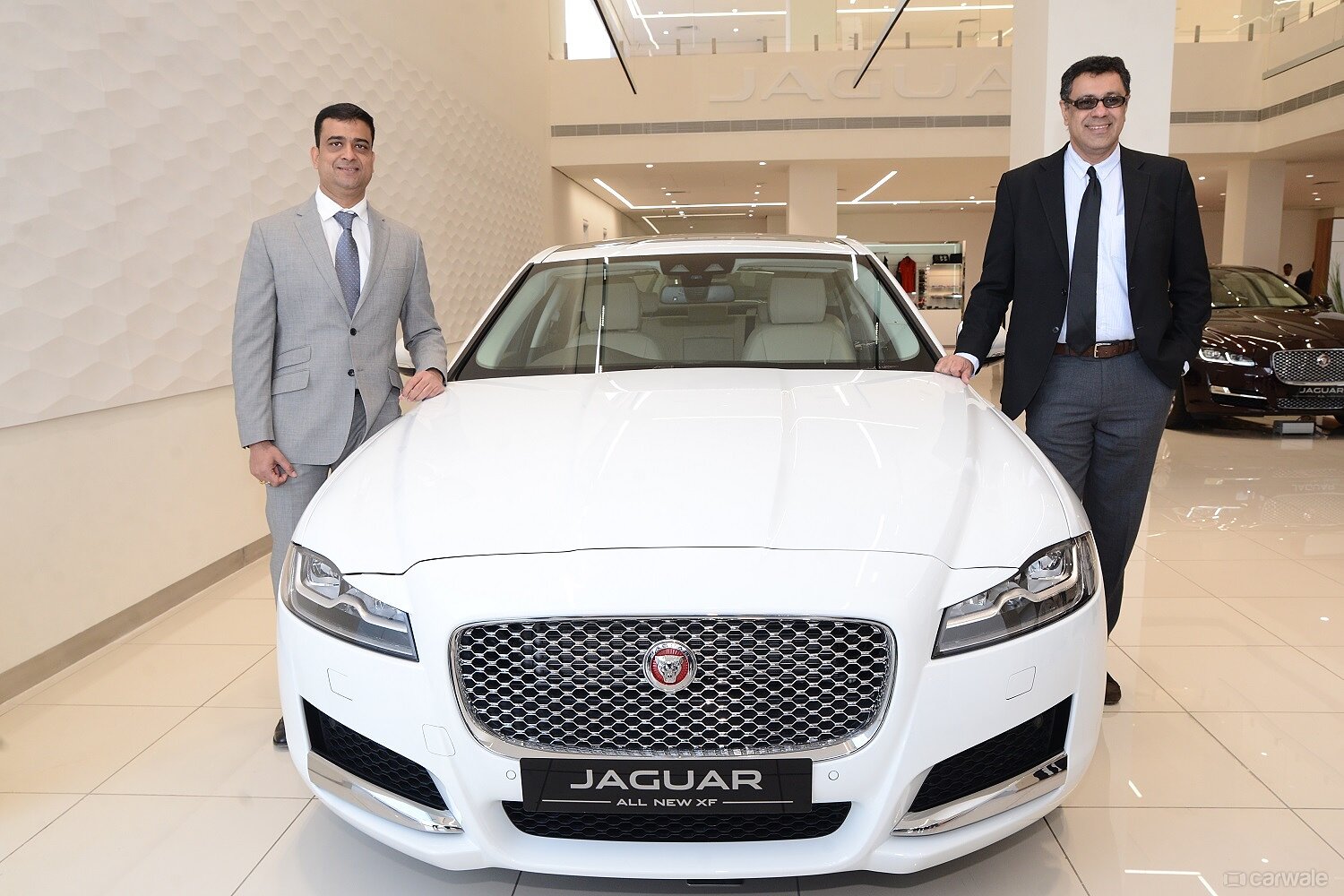 Jaguar Land Rover India Opens A New Dealership In Noida Carwale