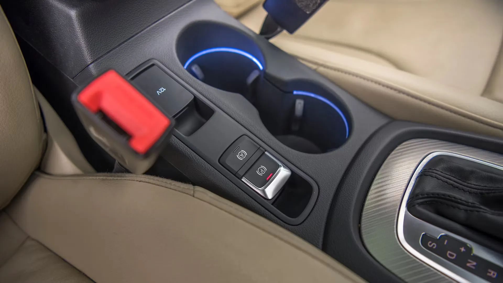 Q3 Cup Holder Image, Q3 Photos in India CarWale