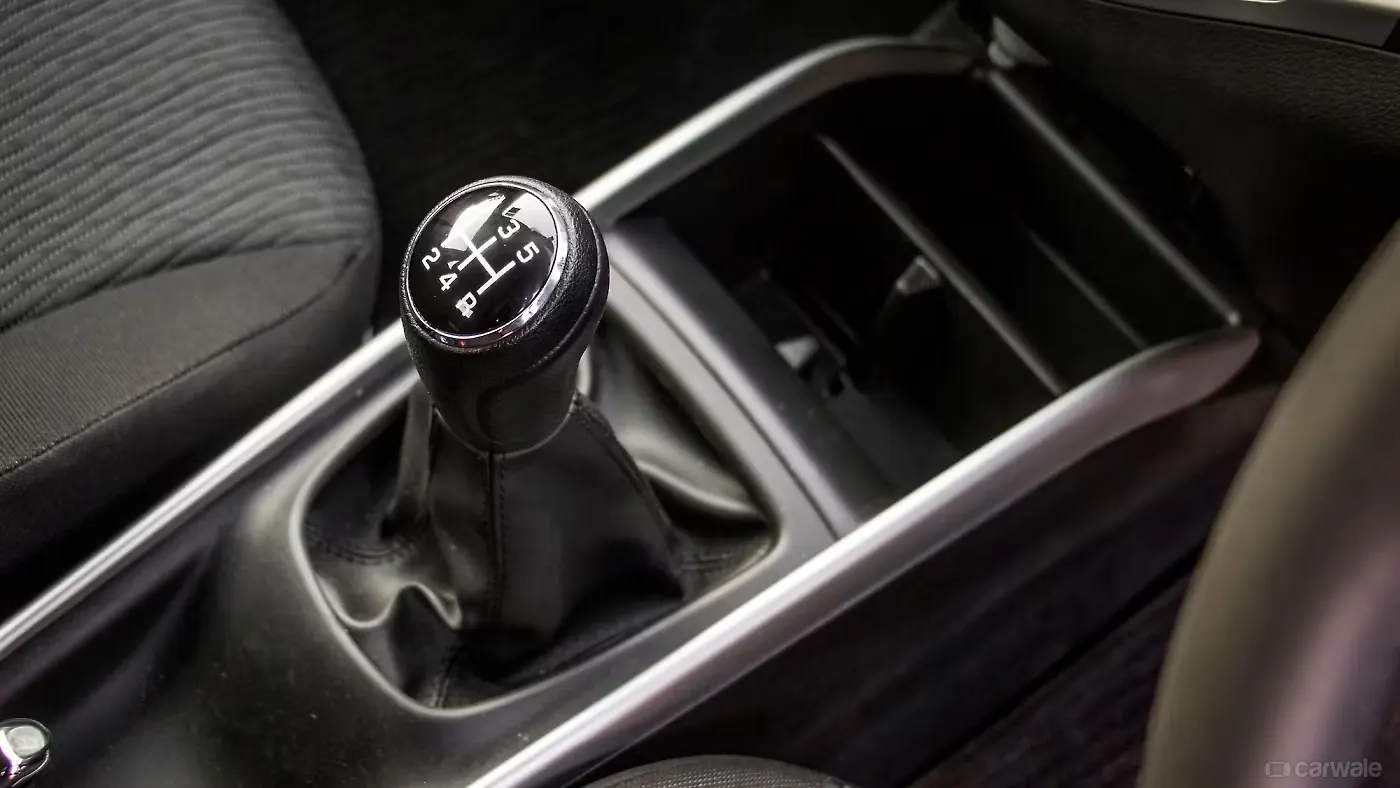 Baleno [20152019] GearLever Image, Baleno [20152019] Photos in India