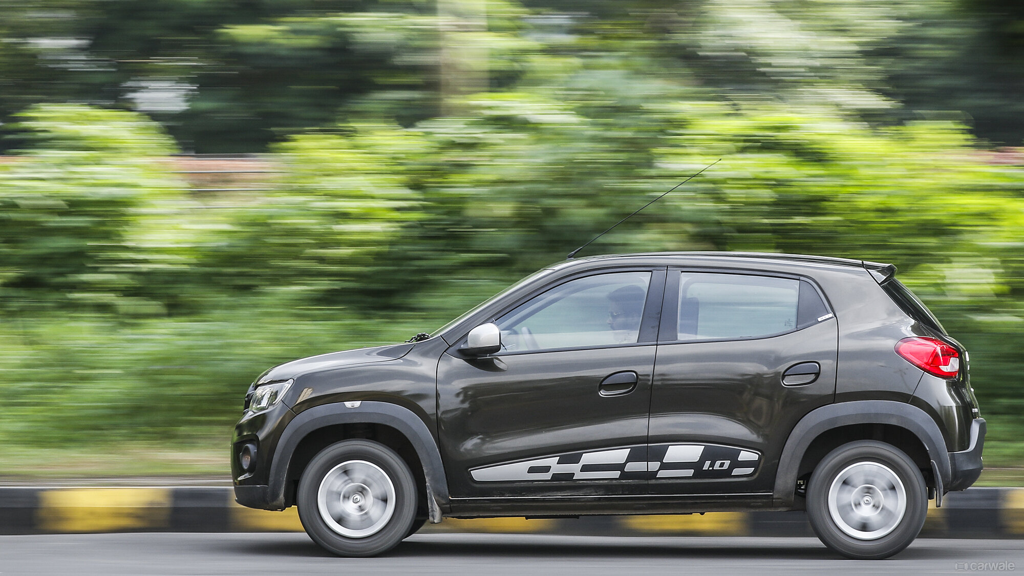 Kwid [2015-2019] Exterior Image, Kwid [2015-2019] Photos in India - CarWale