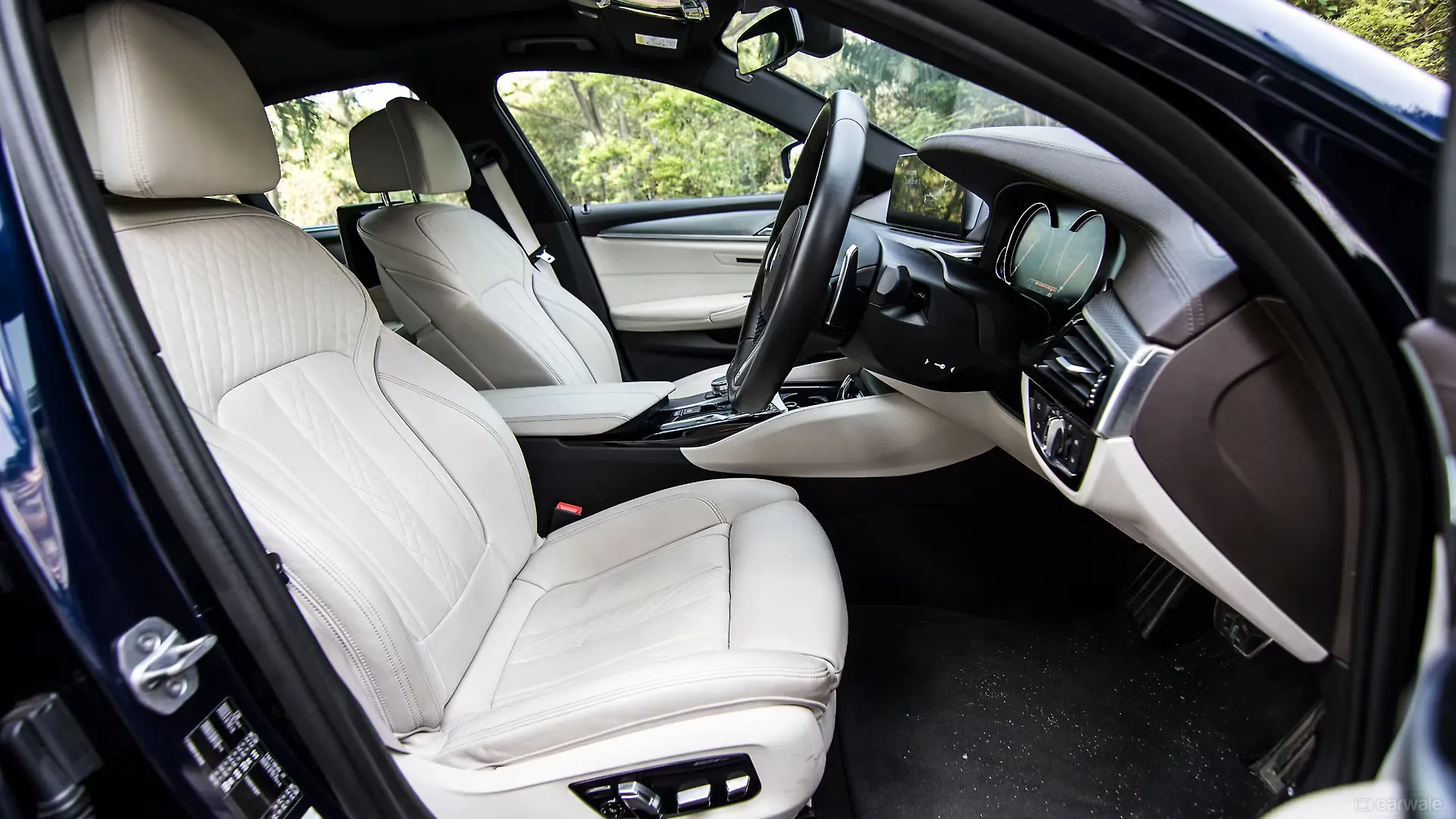5 Series FrontSeats Image, 5 Series Photos in India CarWale