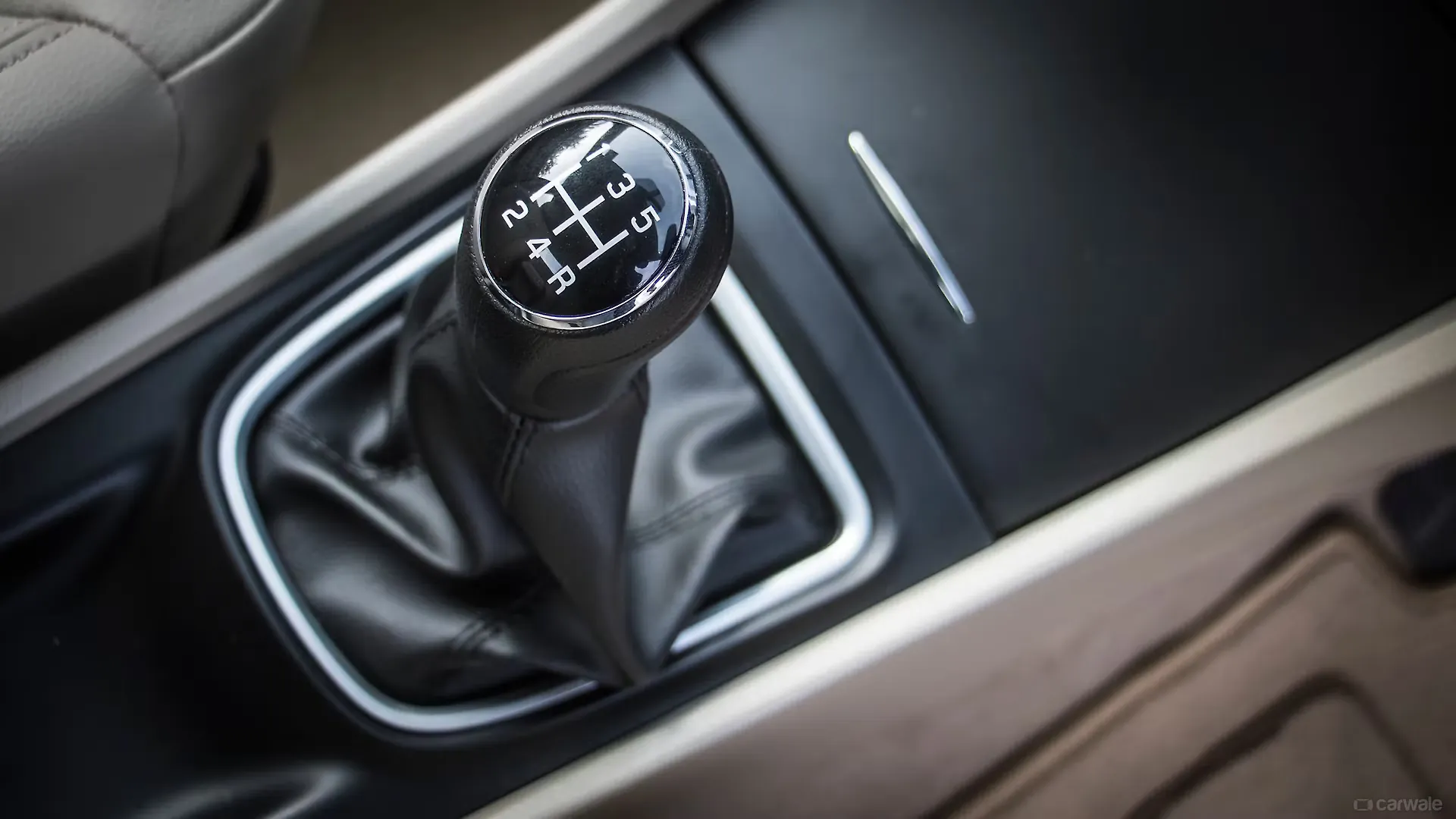 Ciaz GearLever Image, Ciaz Photos in India CarWale