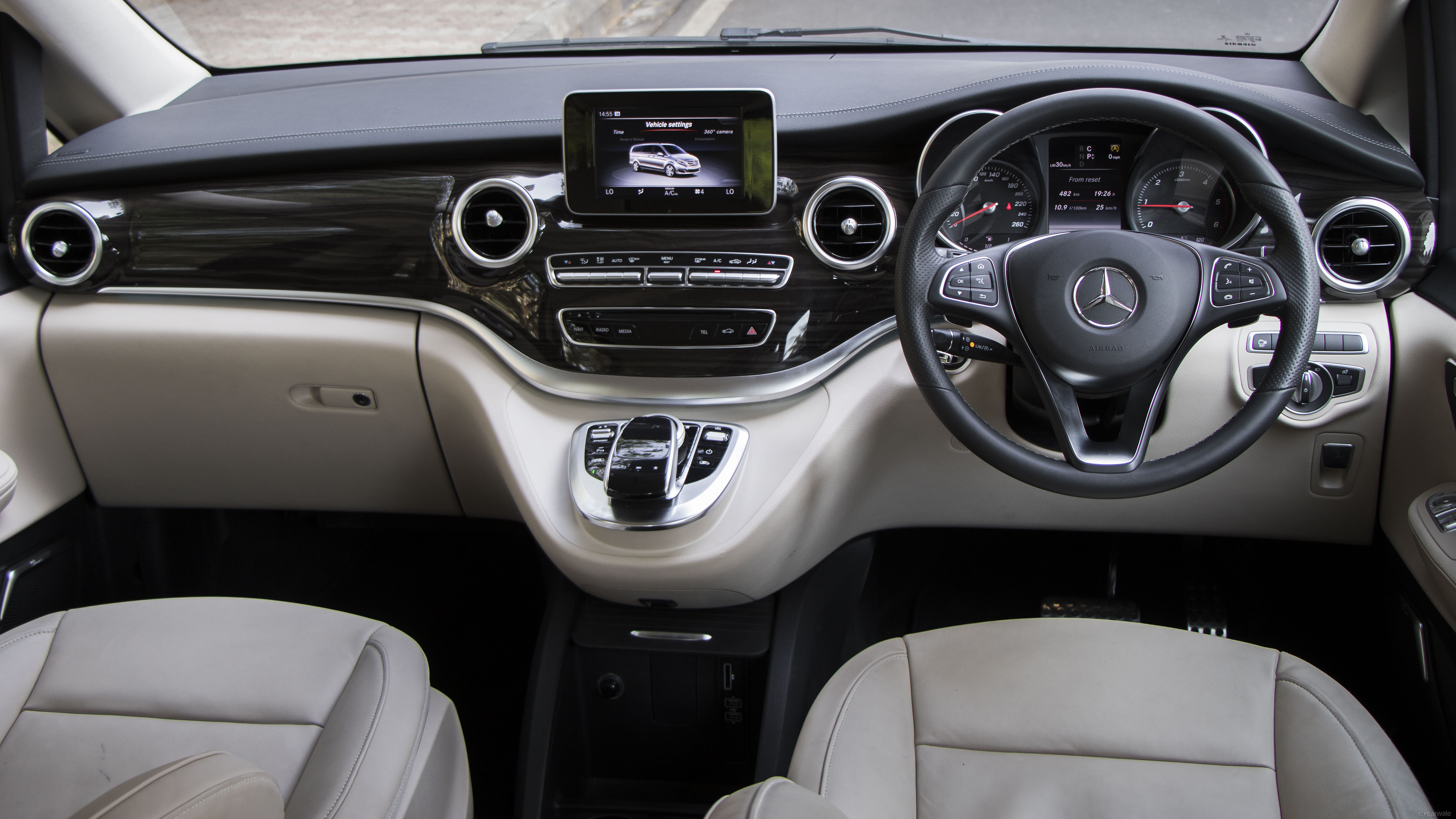 V-Class Interior Image, V-Class Photos in India - CarWale