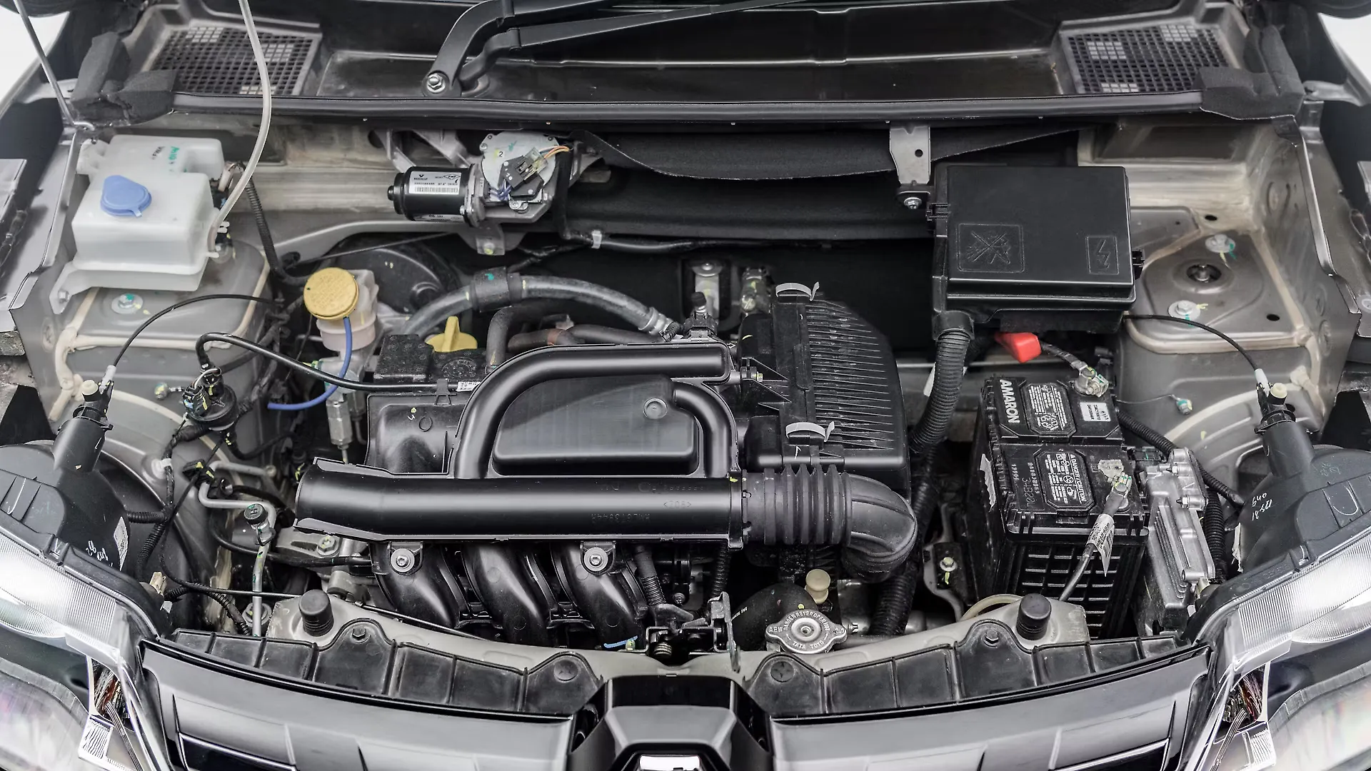 Kwid [2019] Engine Bay Image, Kwid [2019] Photos in India CarWale