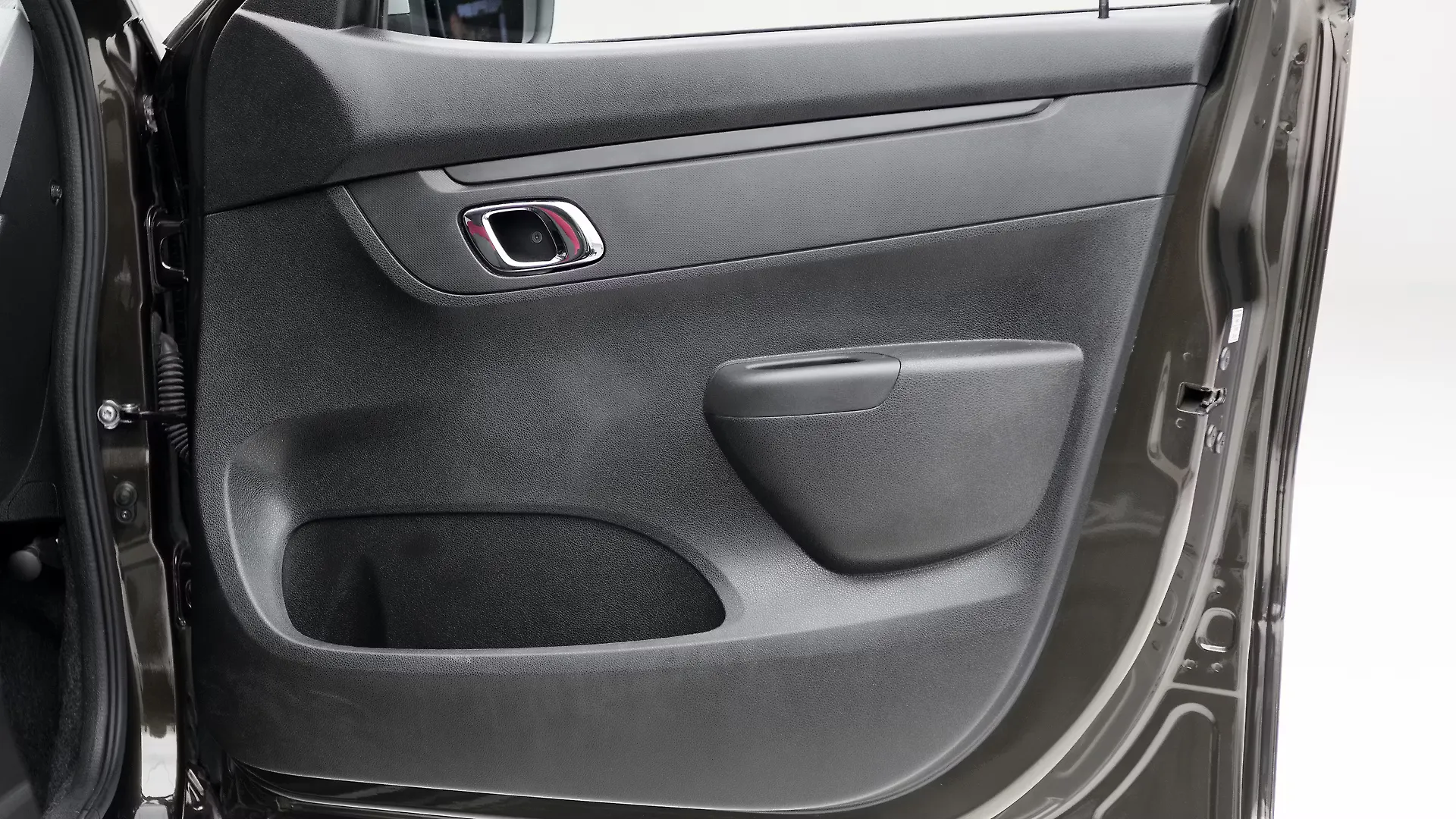 Kwid [2019] Door Handles Image, Kwid [2019] Photos in India CarWale