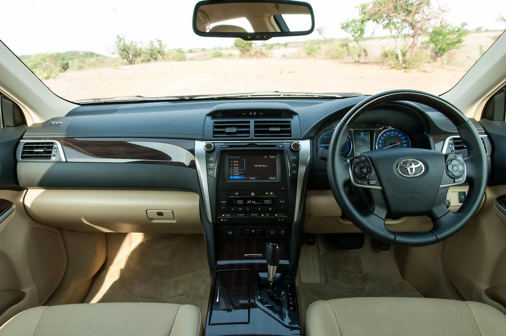 Camry [20152019] Dashboard Image, Camry [20152019] Photos in India