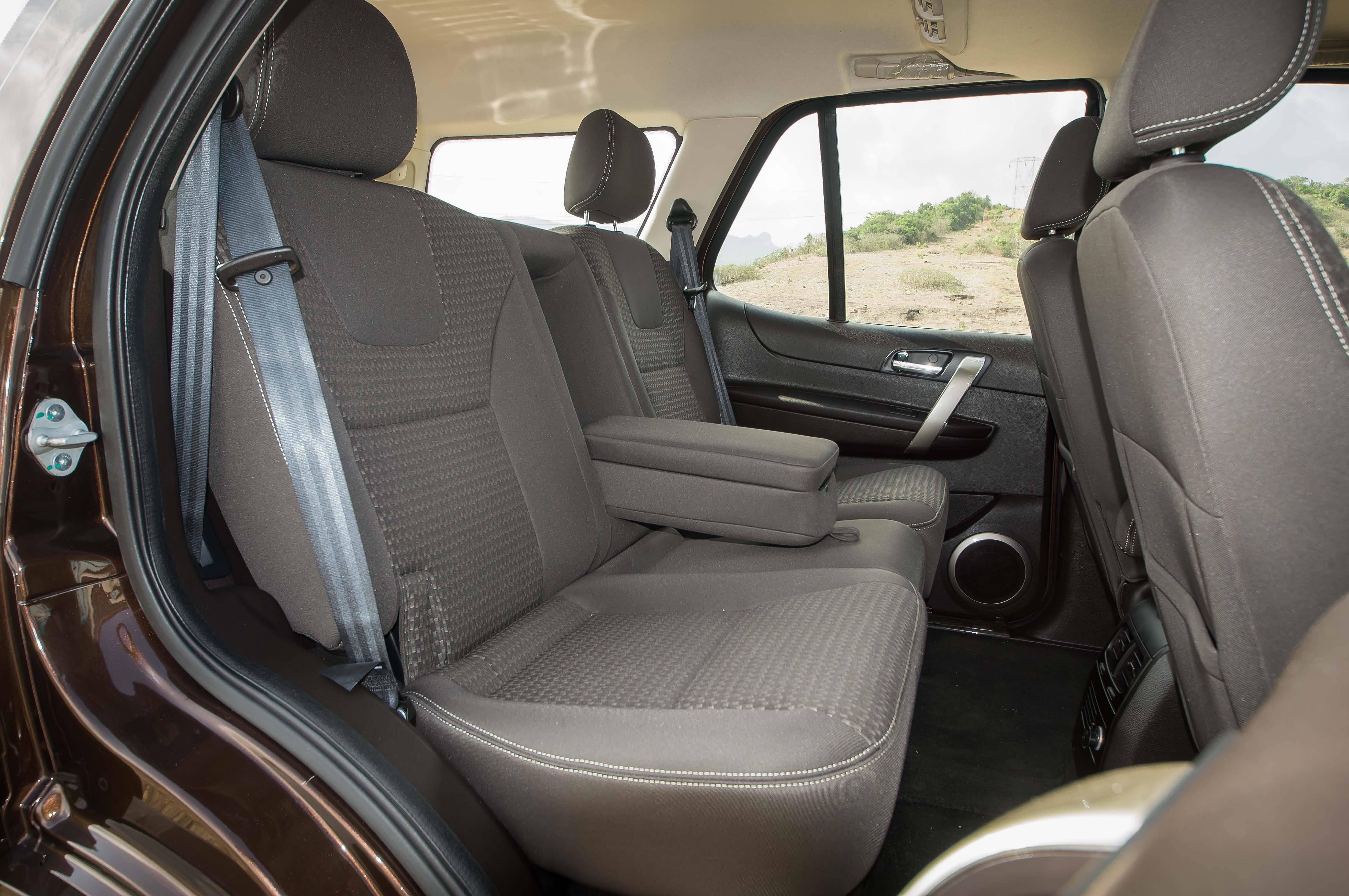 safari storme interior 2015