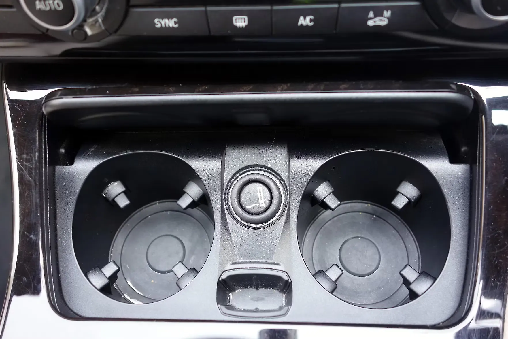 5 Series [20132017] Cup Holder Image, 5 Series [20132017] Photos in