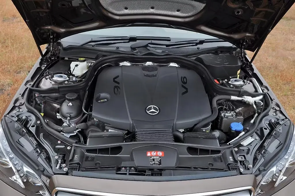 EClass [20132015] Engine Bay Image, EClass [20132015] Photos in