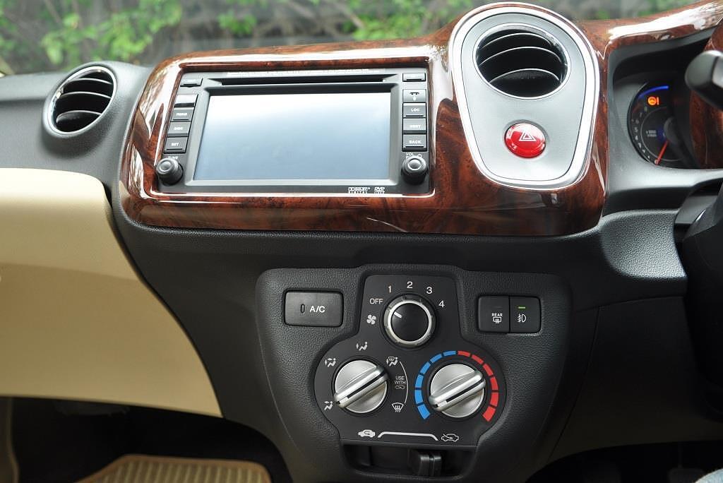 Mobilio Dashboard Image, Mobilio Photos in India - CarWale