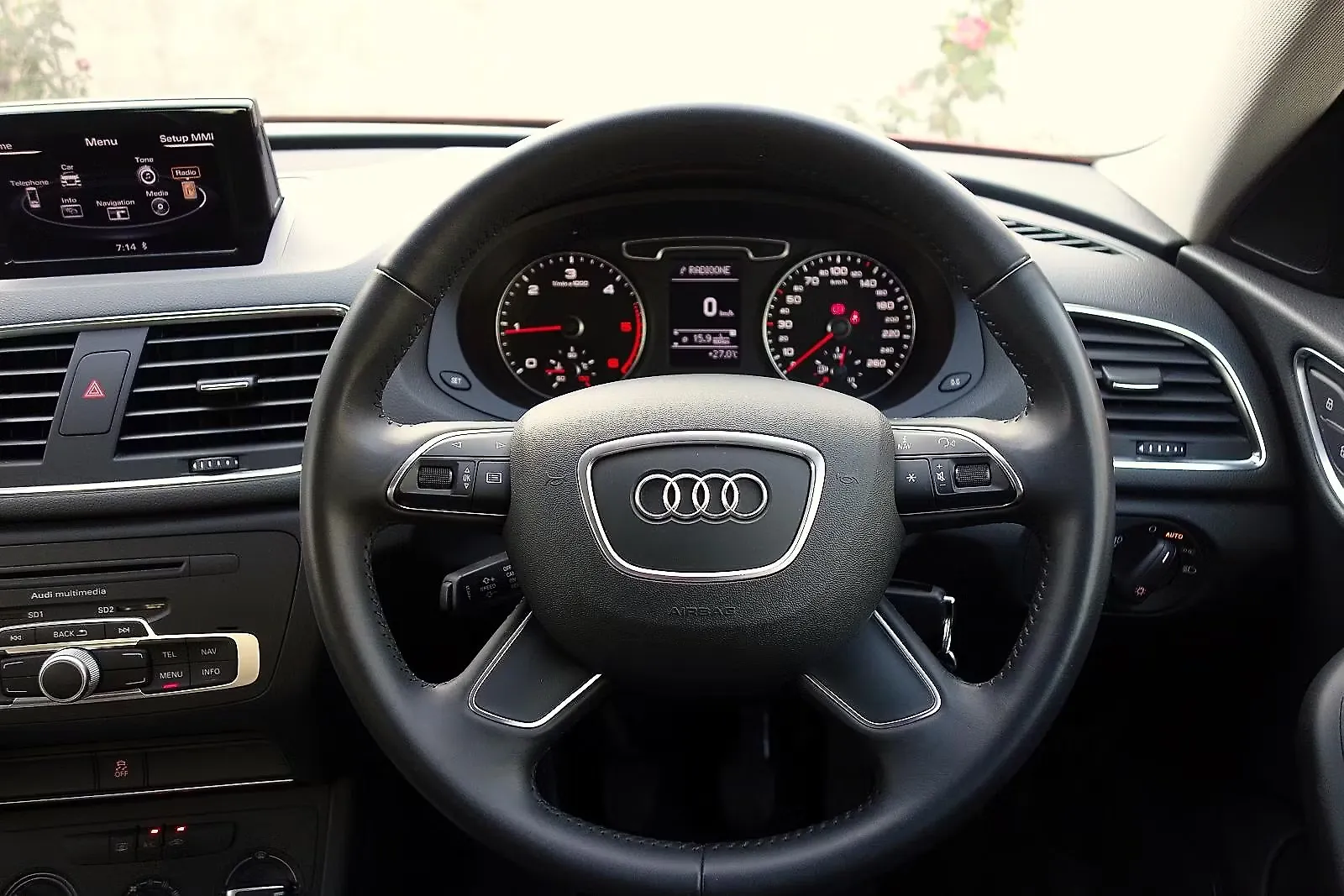 Q3 [20122015] Steering Wheel Image, Q3 [20122015] Photos in India