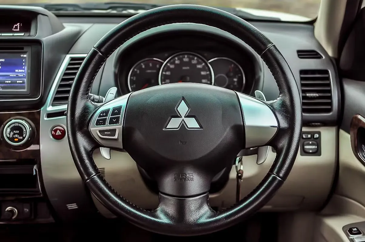 Pajero Sport Steering Wheel Image, Pajero Sport Photos in India CarWale
