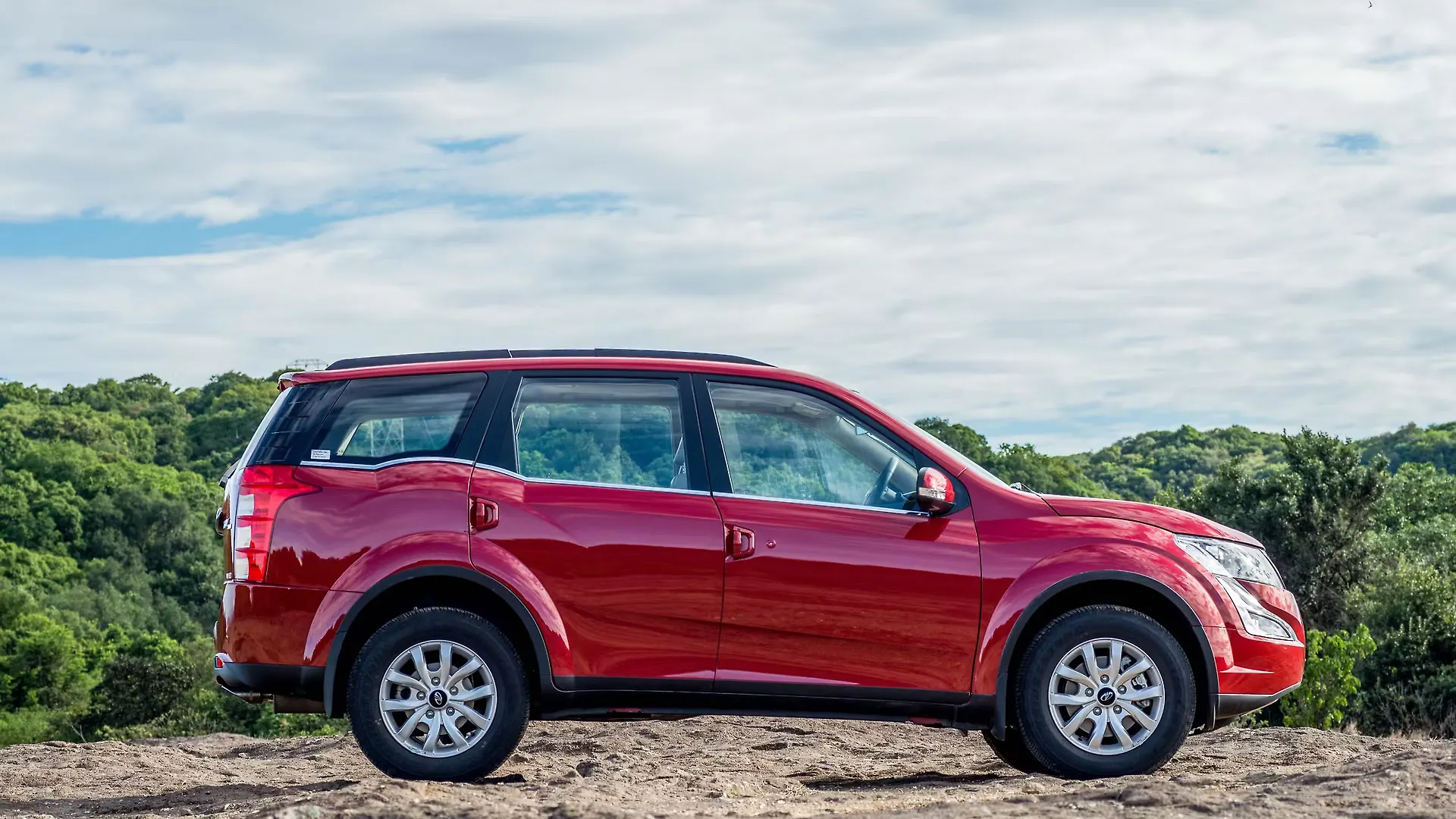 XUV500 [20152018] Exterior Image, XUV500 [20152018] Photos in India