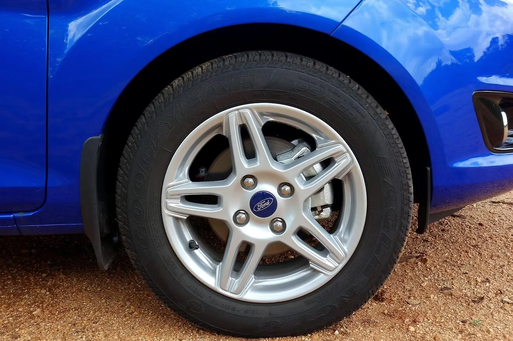 Fiesta [20142016] WheelsTyres Image, Fiesta [20142016] Photos in