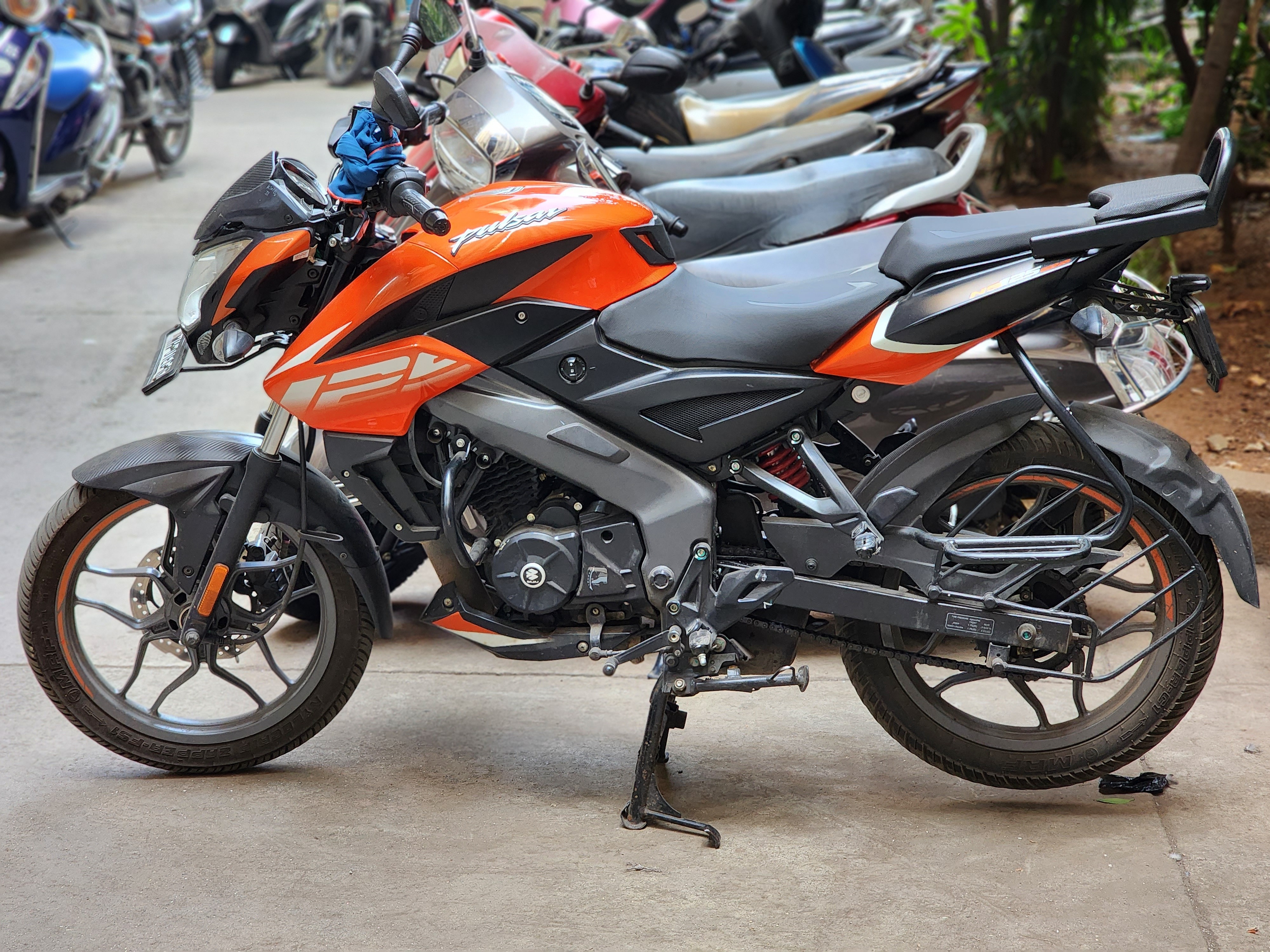 Pulsar ns 125 on sale on road price