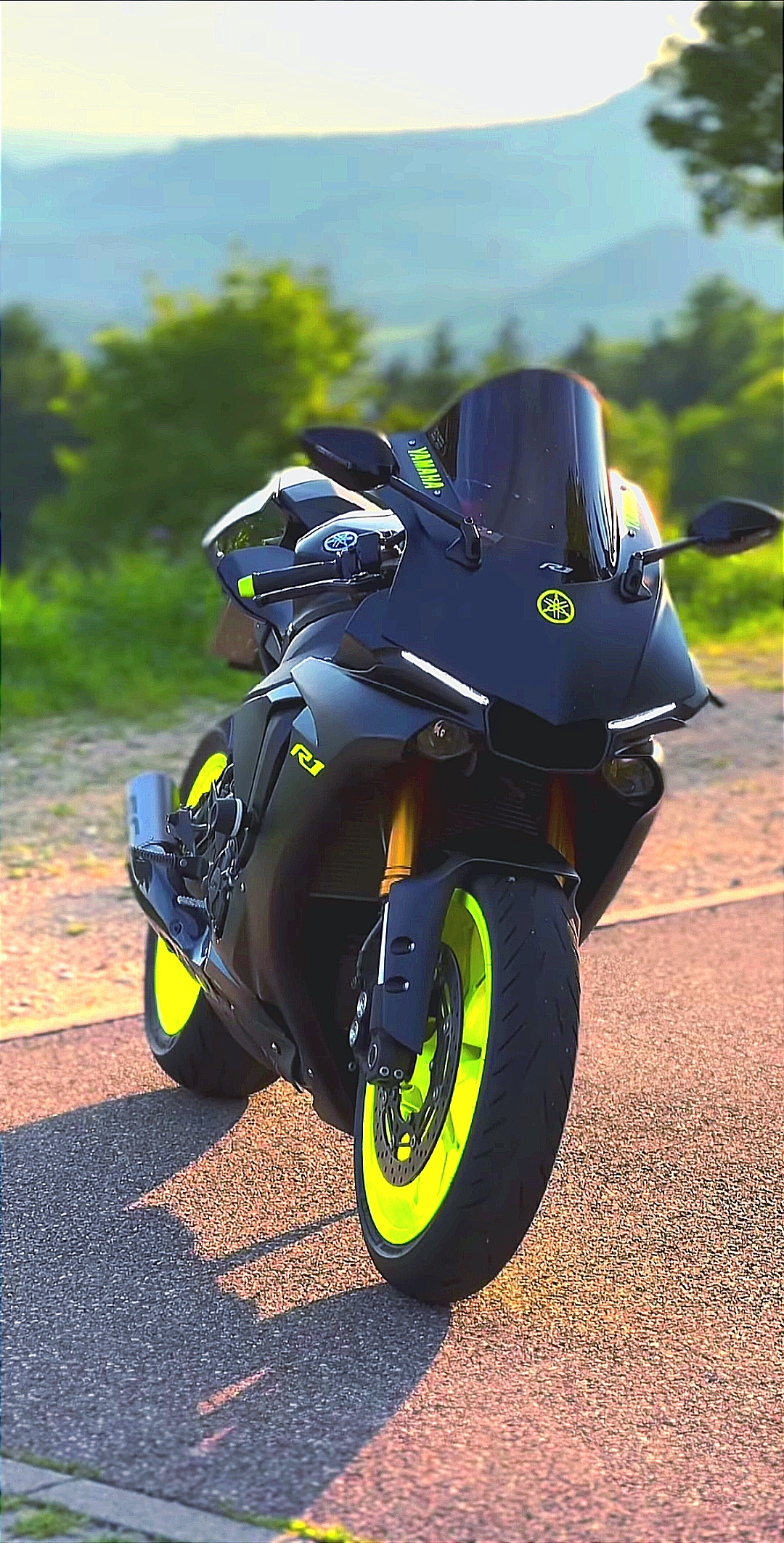 Yamaha r1m deals on road price