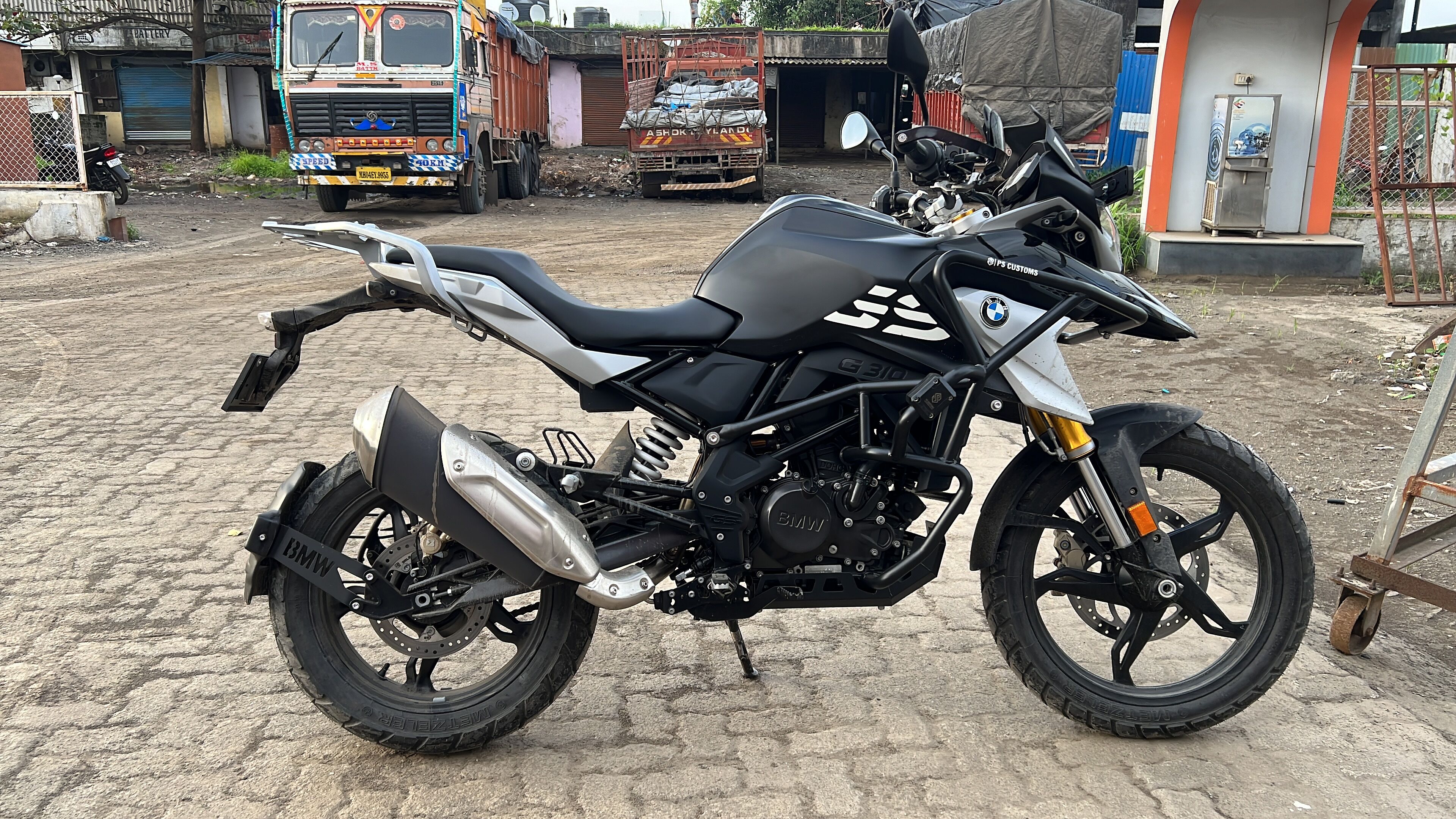 Bmw 310 gs on road deals price