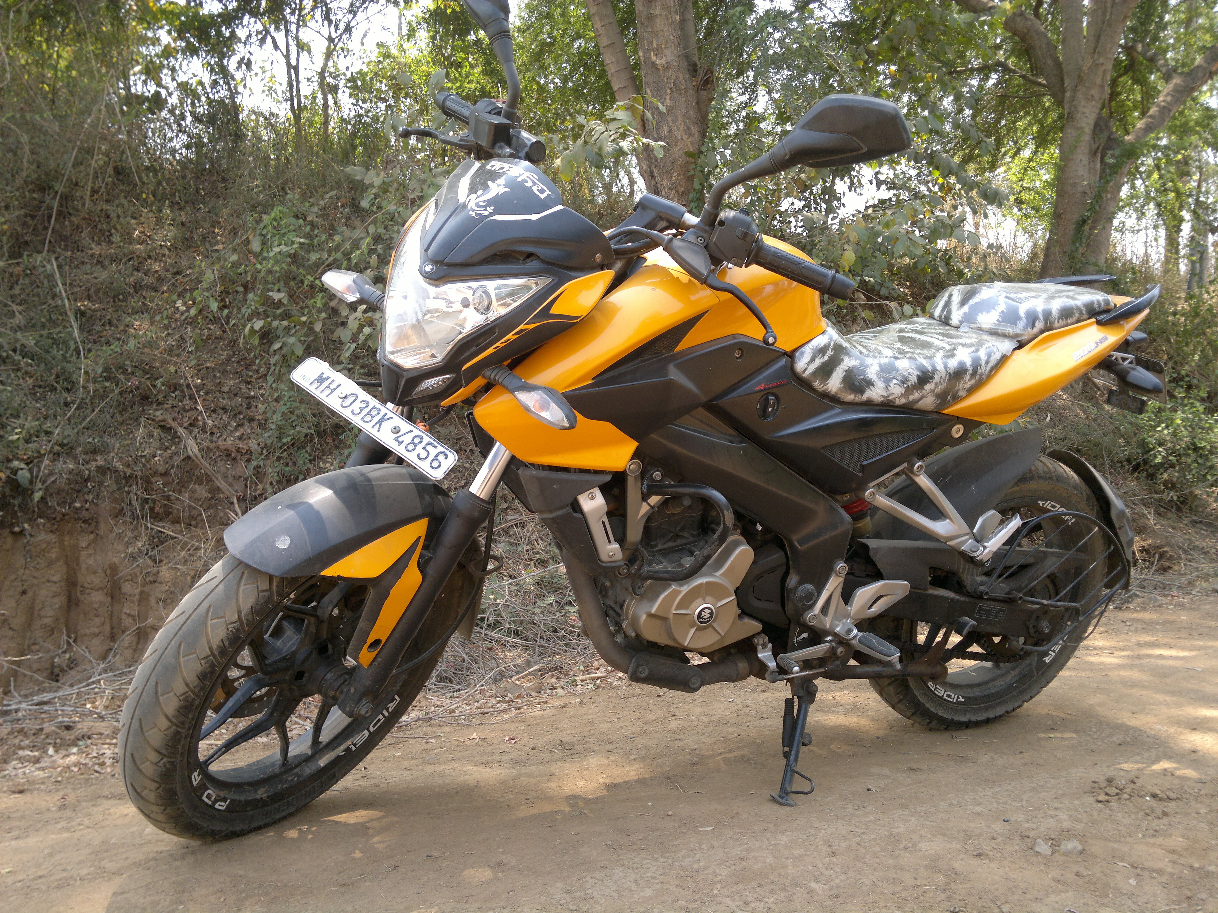 Pulsar 200 rs on deals road price in bilaspur