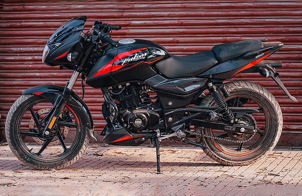 Pulsar 150 discount price and average